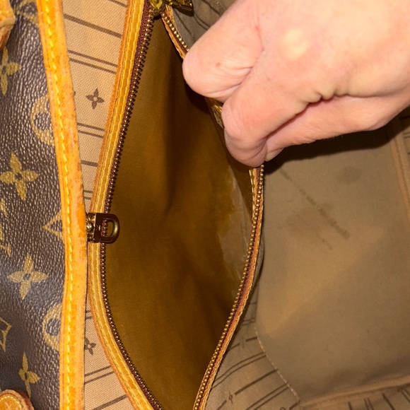 Louis Vuitton Neverfull GM Tote Bag - Picture 5 of 14